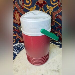 Igloo - 1/2 Gallon Insulated water cooler - unique color